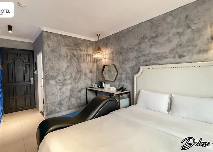 A In Hotel Del Luna