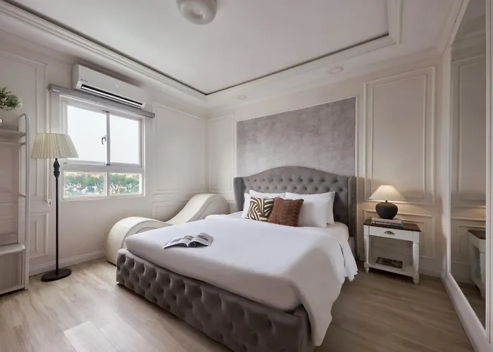 Quy Hung And Spa Central